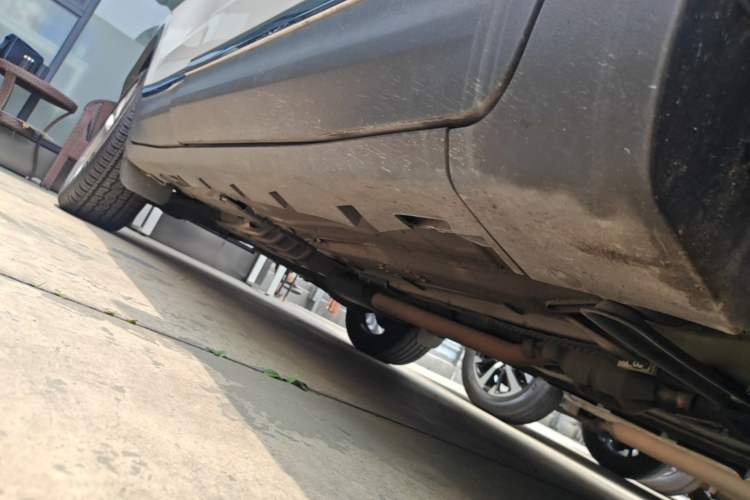 Used Lincoln MKC 2018 2.0T Two-Wheel Drive Luxury Edition Right Side Sill