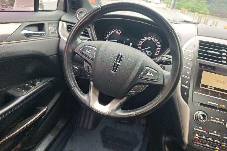 Used Lincoln MKC 2018 2.0T Two-Wheel Drive Deluxe Edition Steering Wheel