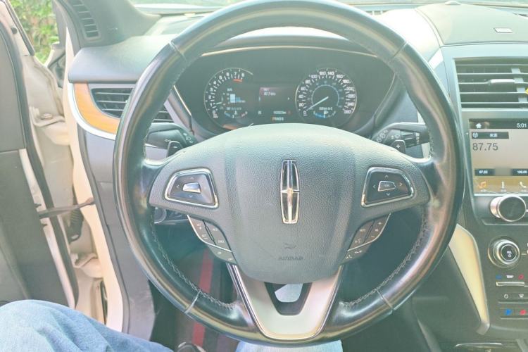 Used Lincoln MKC 2018 2.0T Four-Wheel Drive Zunya Edition Steering Wheel