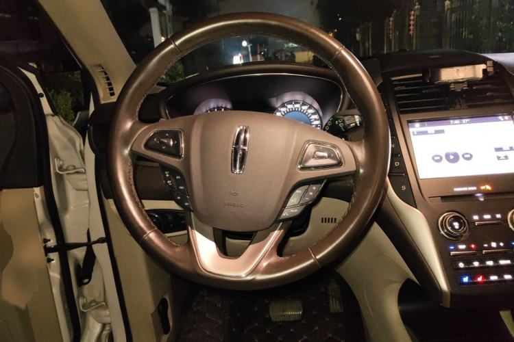 Used Lincoln MKC 2018 2.0T Four-Wheel Drive Zunya Edition Steering Wheel