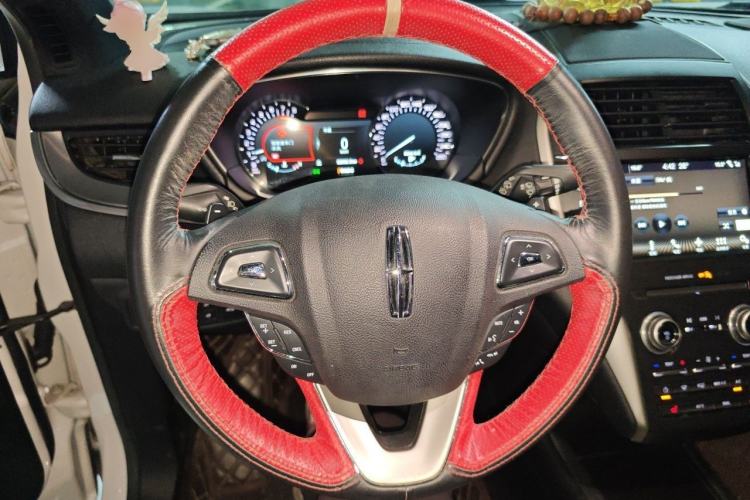 Used Lincoln MKC 2018 2.0T Two-Wheel Drive Deluxe Edition Steering Wheel