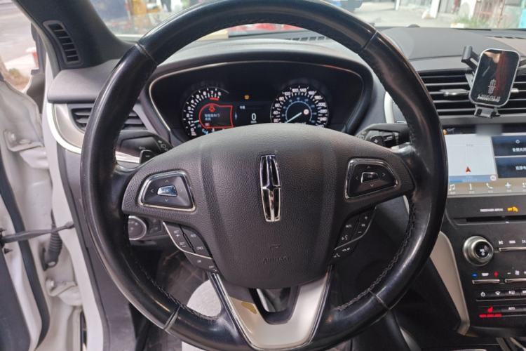 Used Lincoln MKC 2018 2.0T Two-Wheel Drive Deluxe Edition Steering Wheel