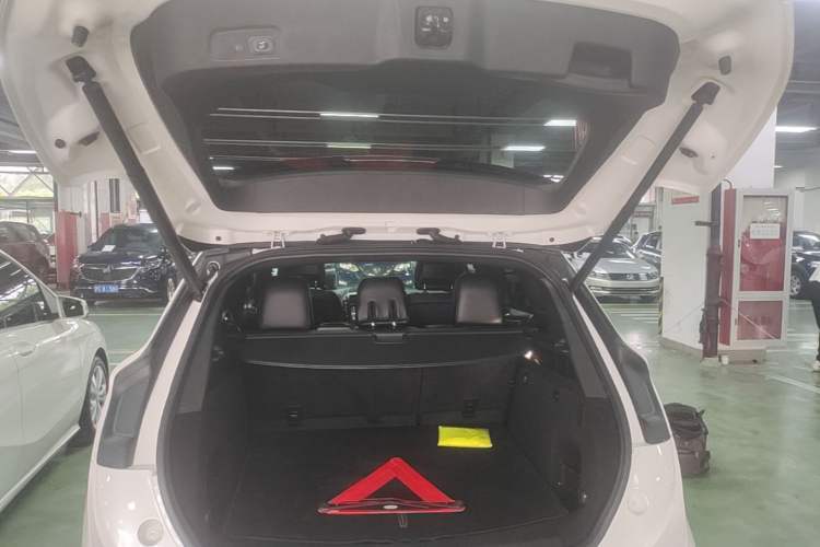 Used Lincoln MKC 2018 2.0T Four-Wheel Drive Zunya Edition Trunk