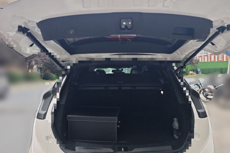 Used Lincoln MKC 2018 2.0T Two-Wheel Drive Deluxe Edition Trunk