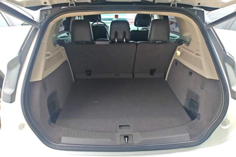 Used Lincoln MKC 2018 2.0T Two-Wheel Drive Luxury Edition Trunk