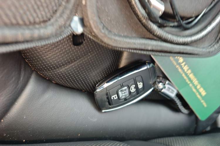 Used Lincoln MKC 2018 2.0T Two-Wheel Drive Deluxe Edition Vehicle Key