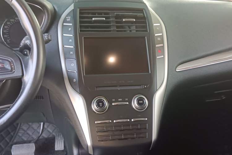 Used Lincoln MKC 2019 2.0T Two-Wheel Drive Luxury Edition China VI Standard Audio And AC Panel