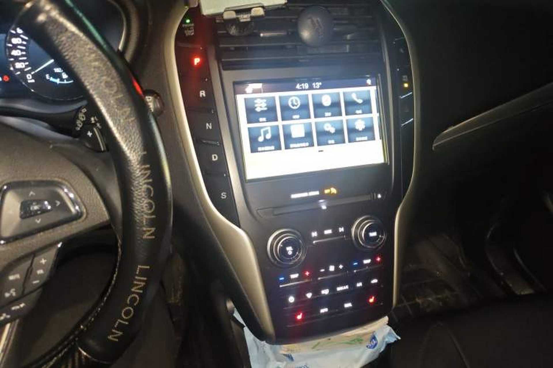 Used Lincoln MKC 2019 2.0T Two-Wheel Drive Luxury Edition China V Standard Audio And AC Panel