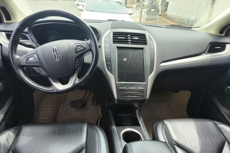 Used Lincoln MKC 2019 2.0T Two-Wheel Drive Luxury Edition China VI Standard Center Console