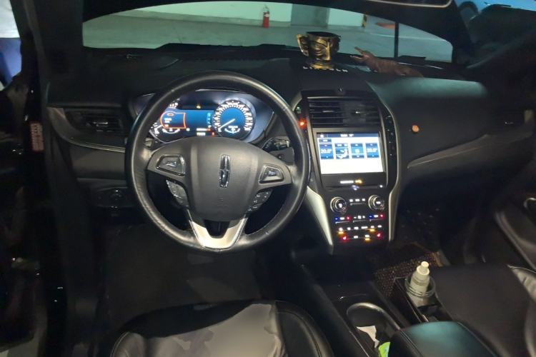 Used Lincoln MKC 2019 2.0T Two-Wheel Drive Luxury Edition China VI Standard Center Console