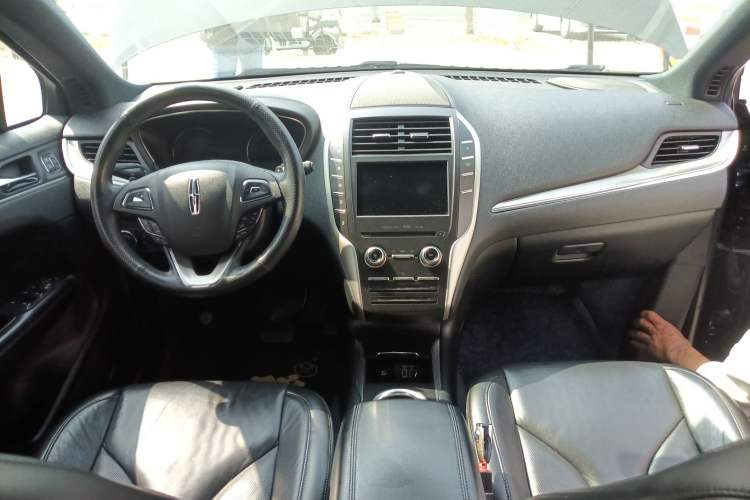 Used Lincoln MKC 2019 2.0T Two-Wheel Drive Luxury Edition China VI Standard Center Console
