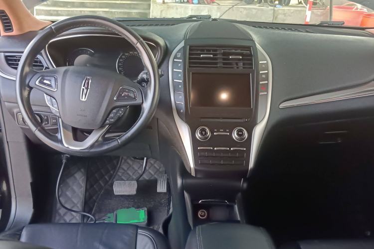 Used Lincoln MKC 2019 2.0T Two-Wheel Drive Luxury Edition China VI Standard Center Console