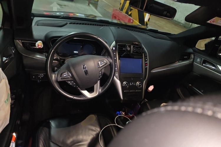 Used Lincoln MKC 2019 2.0T Two-Wheel Drive Luxury Edition China VI Standard Center Console