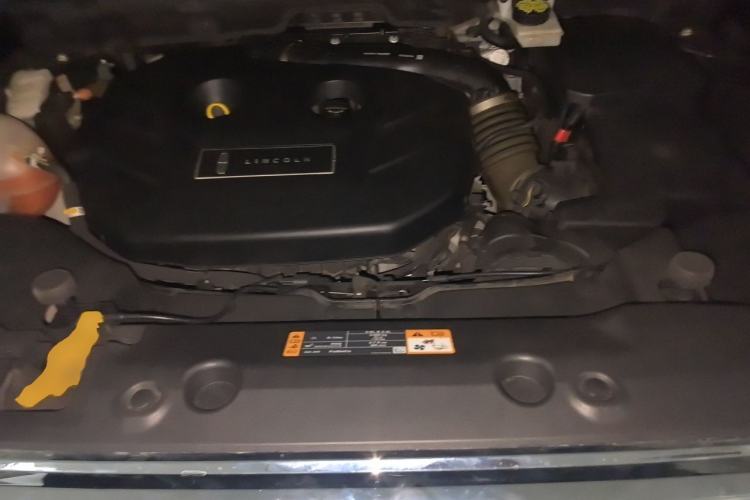 Used Lincoln MKC 2019 2.0T Two-Wheel Drive Luxury Edition China VI Standard Engine Bay
