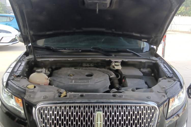 Used Lincoln MKC 2019 2.0T Two-Wheel Drive Luxury Edition China VI Standard Engine Bay