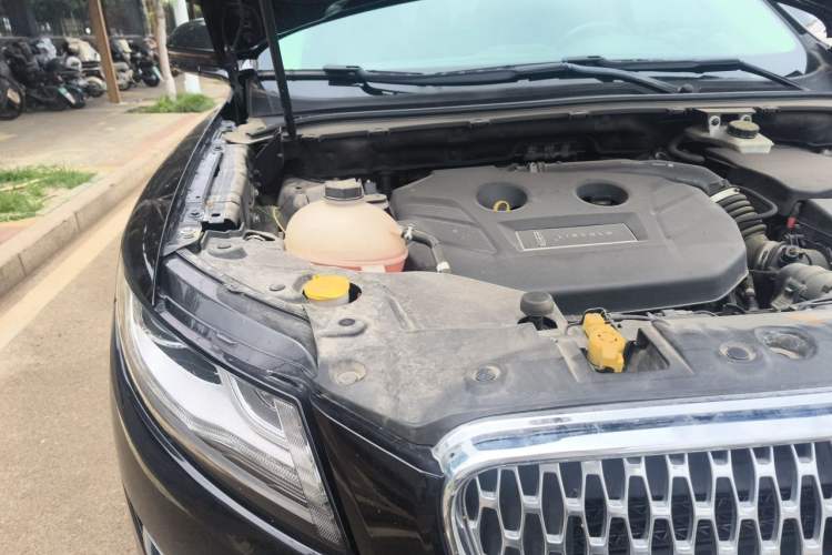 Used Lincoln MKC 2019 2.0T Two-Wheel Drive Luxury Edition China VI Standard Engine Bay Right