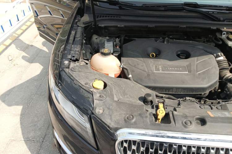 Used Lincoln MKC 2019 2.0T Two-Wheel Drive Luxury Edition China VI Standard Engine Bay Right