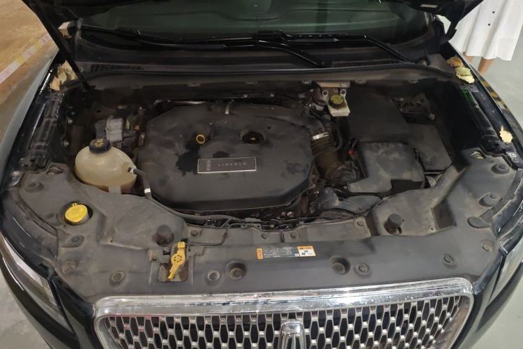 Used Lincoln MKC 2019 2.0T Two-Wheel Drive Luxury Edition China VI Standard Engine Bay