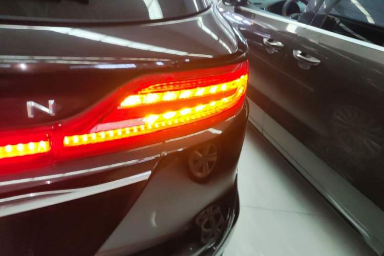 Used Lincoln MKC 2019 2.0T Two-Wheel Drive Luxury Edition China VI Standard Exterior 3