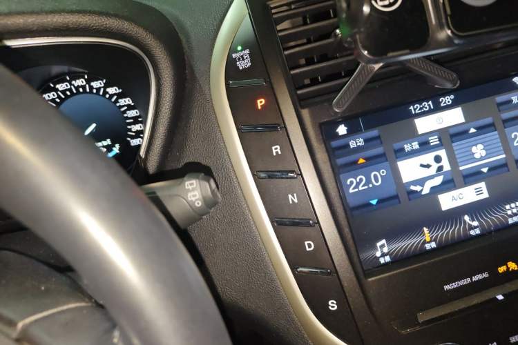 Used Lincoln MKC 2019 2.0T Two-Wheel Drive Luxury Edition China VI Standard Gear Lever