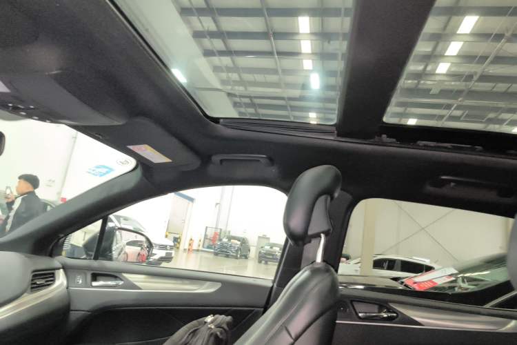 Used Lincoln MKC 2019 2.0T Two-Wheel Drive Luxury Edition China VI Standard Headliner