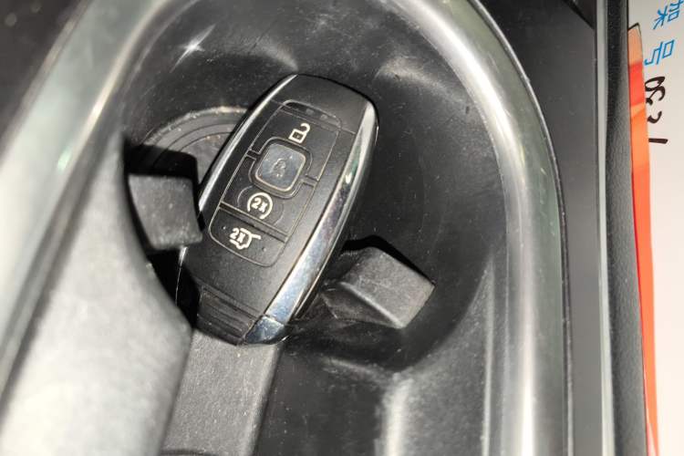 Used Lincoln MKC 2019 2.0T Two-Wheel Drive Luxury Edition China VI Standard Interior 1