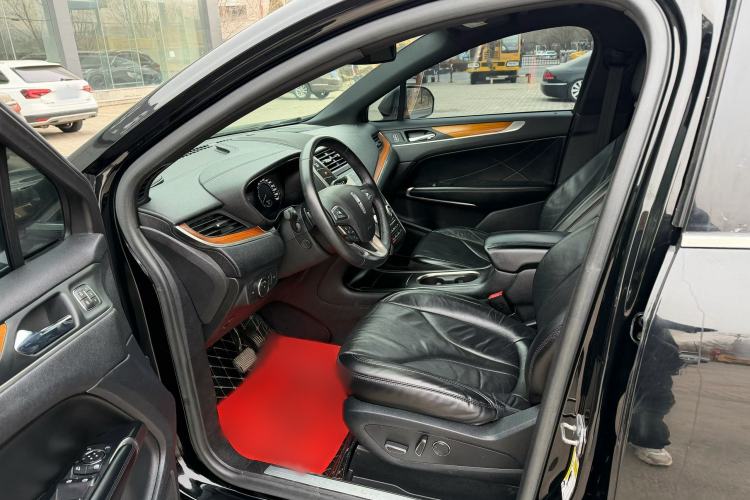 Used Lincoln MKC 2019 2.0T Two-Wheel Drive Luxury Edition China VI Standard Interior 1