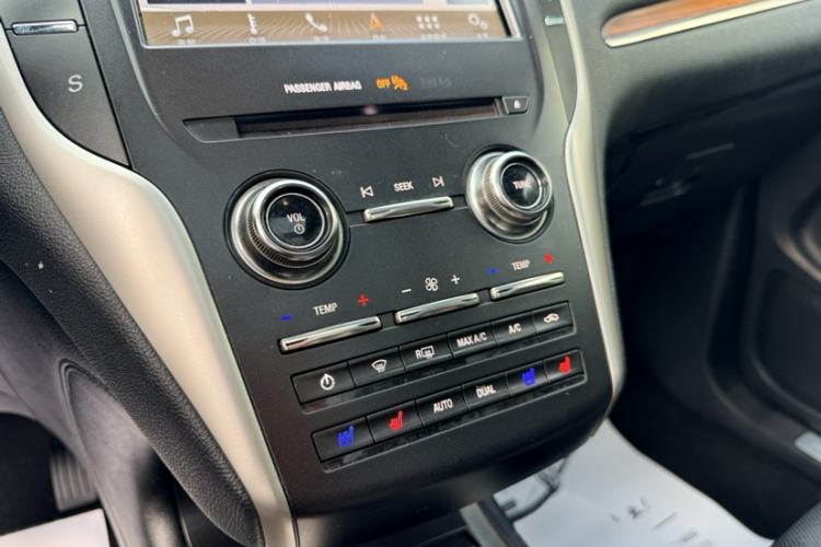 Used Lincoln MKC 2019 2.0T Four-Wheel Drive Luxury Edition China VI Standard Interior 2