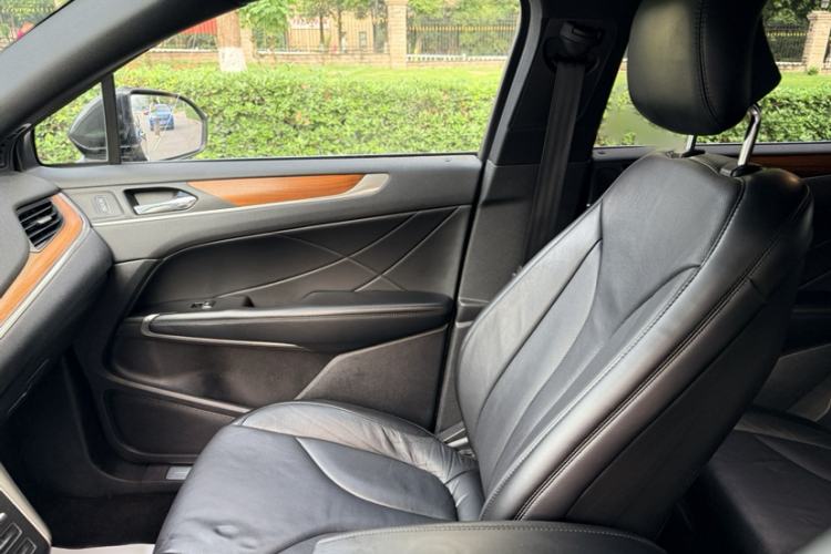 Used Lincoln MKC 2019 2.0T Four-Wheel Drive Luxury Edition China VI Standard Interior 3