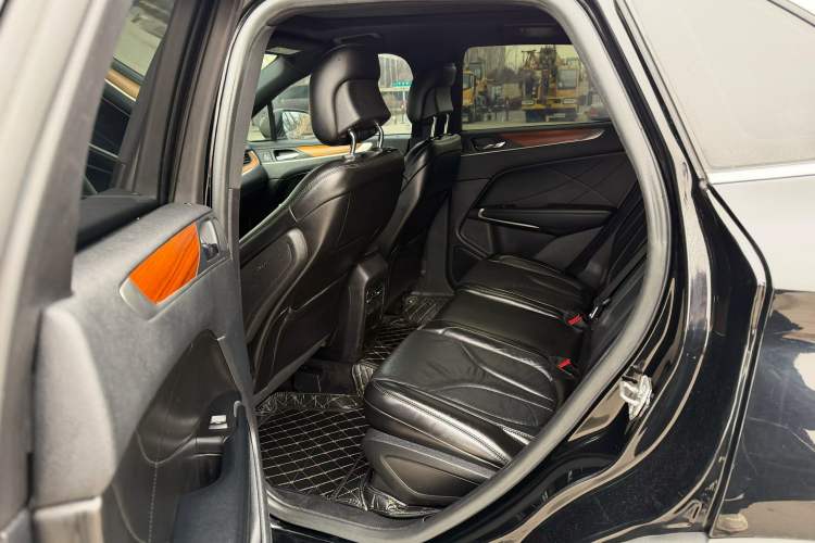 Used Lincoln MKC 2019 2.0T Two-Wheel Drive Luxury Edition China VI Standard Interior 3