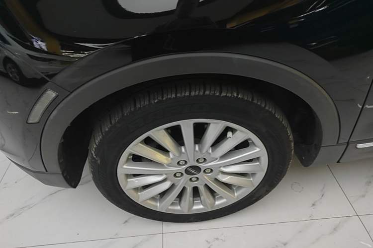 Used Lincoln MKC 2019 2.0T Two-Wheel Drive Luxury Edition China V Standard Left Front Wheel Hub
