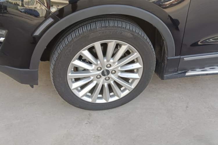 Used Lincoln MKC 2019 2.0T Two-Wheel Drive Luxury Edition China VI Standard Left Front Wheel Hub