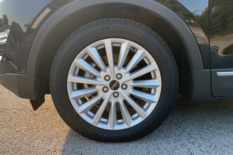Used Lincoln MKC 2019 2.0T Two-Wheel Drive Luxury Edition China VI Standard Left Front Wheel Hub