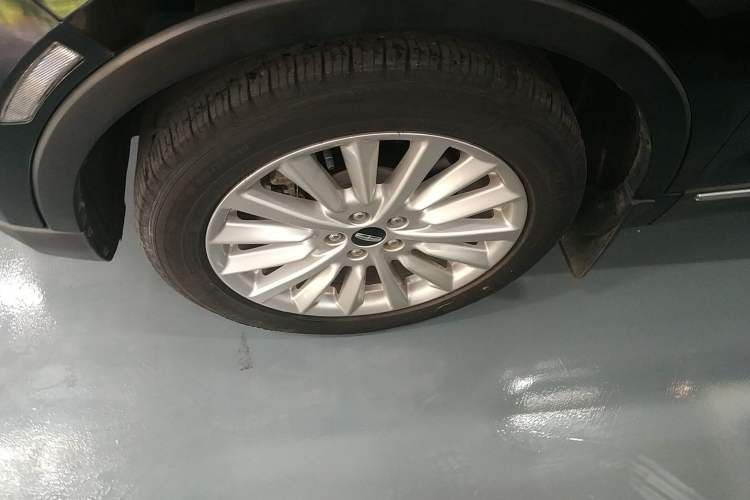 Used Lincoln MKC 2019 2.0T Two-Wheel Drive Luxury Edition China VI Standard Left Front Wheel Hub