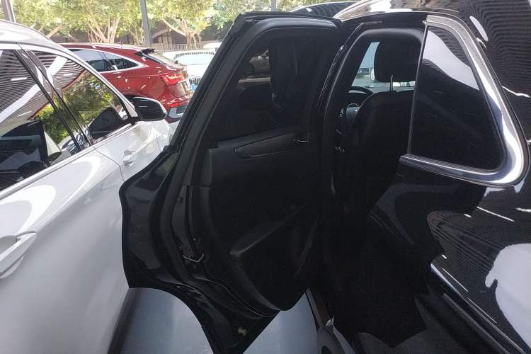Used Lincoln MKC 2019 2.0T Two-Wheel Drive Luxury Edition China VI Standard Left Rear Door Interior