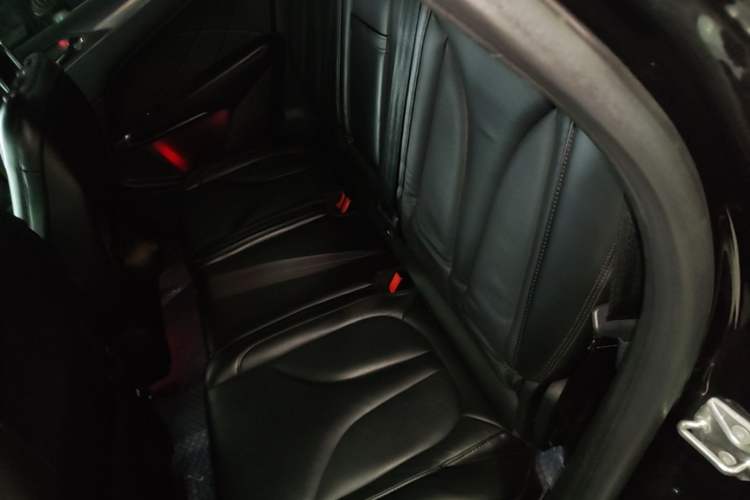 Used Lincoln MKC 2019 2.0T Two-Wheel Drive Luxury Edition China VI Standard Left Rear Seat