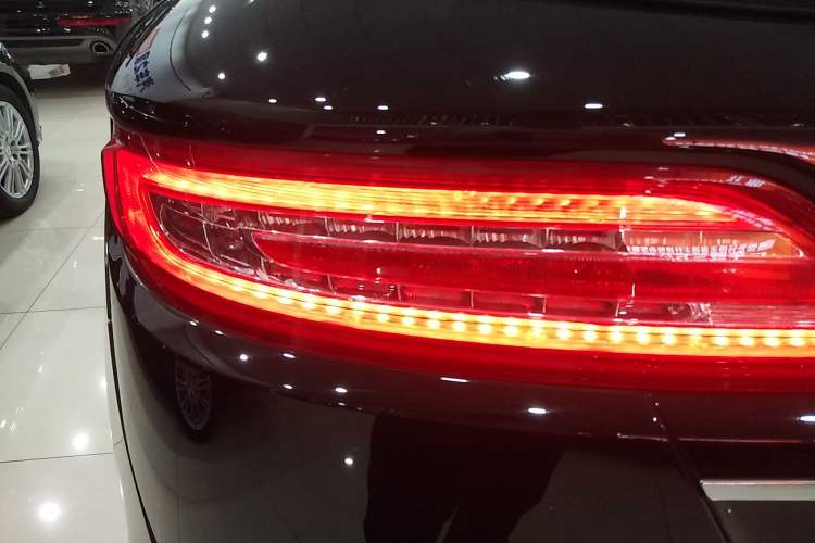 Used Lincoln MKC 2019 2.0T Two-Wheel Drive Luxury Edition China VI Standard Left Rear Taillight