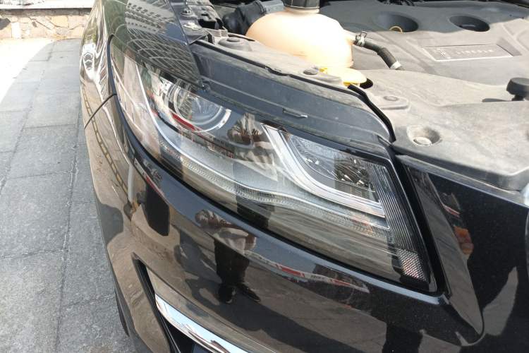 Used Lincoln MKC 2019 2.0T Two-Wheel Drive Luxury Edition China VI Standard Right Front Headlight