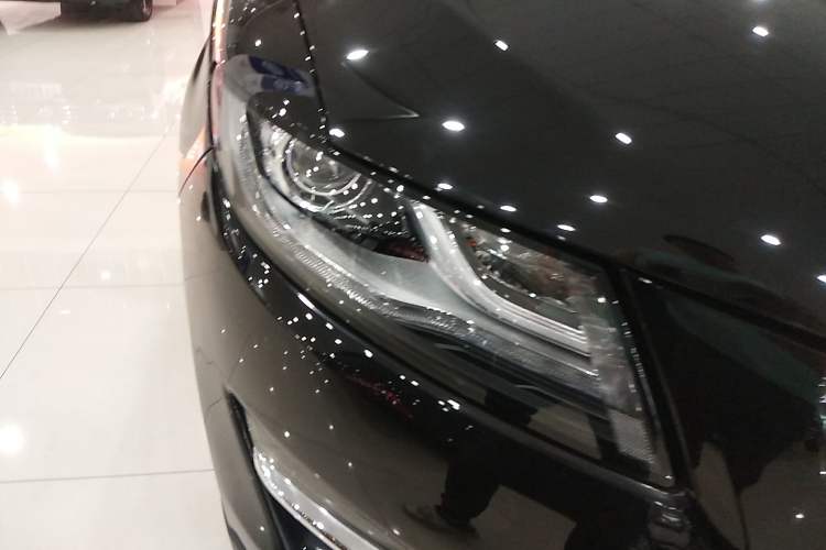 Used Lincoln MKC 2019 2.0T Two-Wheel Drive Luxury Edition China VI Standard Right Front Headlight