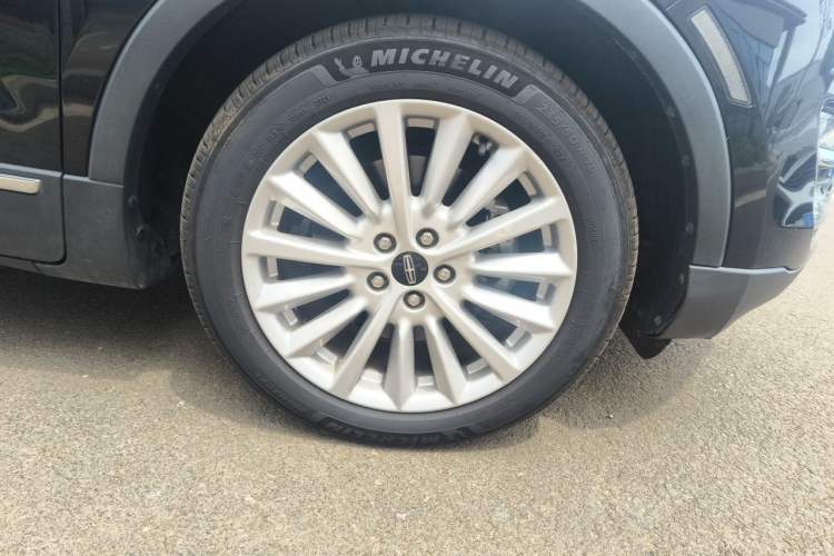 Used Lincoln MKC 2019 2.0T Two-Wheel Drive Luxury Edition China VI Standard Right Front Wheel Hub