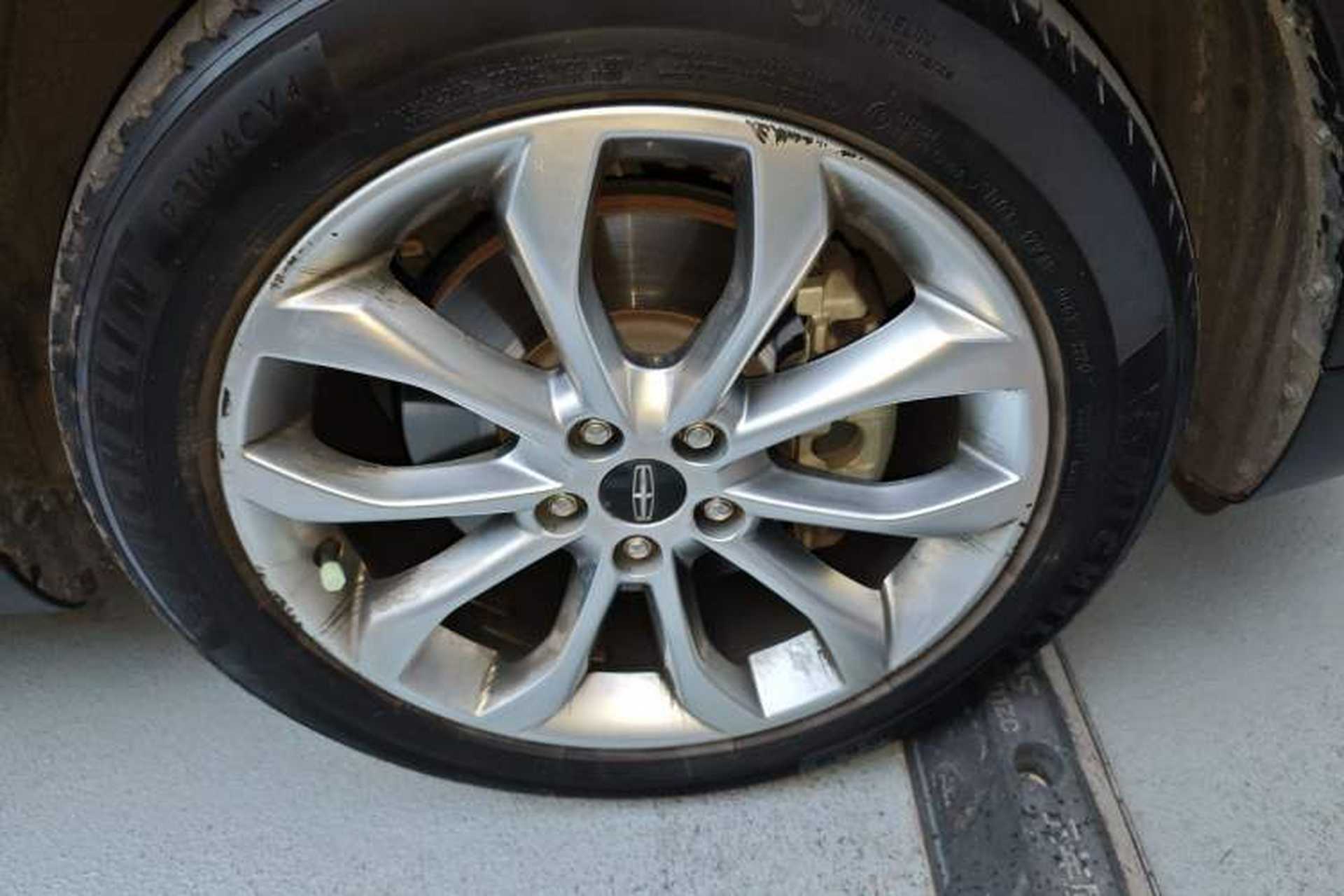 Used Lincoln MKC 2019 2.0T Two-Wheel Drive Zunya Version China VI Standard Right Front Wheel Hub