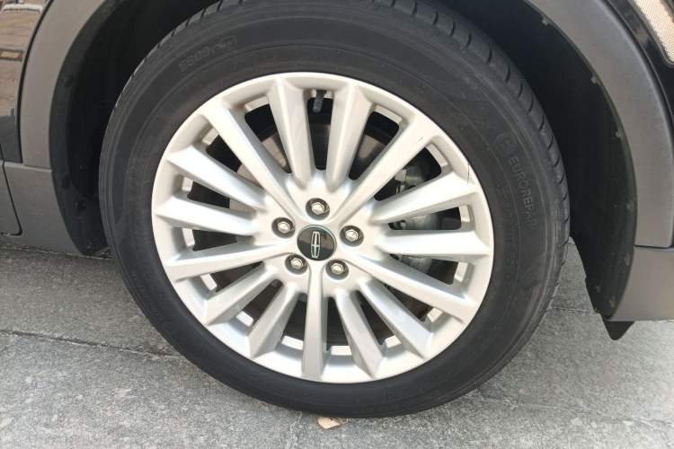 Used Lincoln MKC 2019 2.0T Two-Wheel Drive Luxury Edition China VI Standard Right Front Wheel Hub