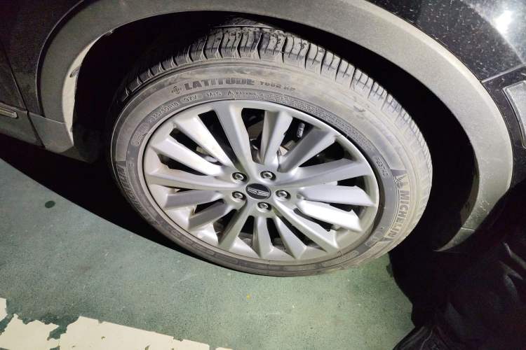 Used Lincoln MKC 2019 2.0T Two-Wheel Drive Luxury Edition China V Standard Right Front Wheel Hub