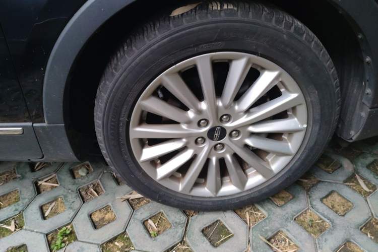 Used Lincoln MKC 2019 2.0T Two-Wheel Drive Luxury Edition China V Standard Right Front Wheel Hub