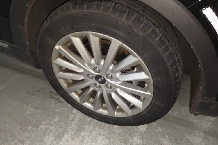 Used Lincoln MKC 2019 2.0T Two-Wheel Drive Luxury Edition China VI Standard Right Front Wheel Hub