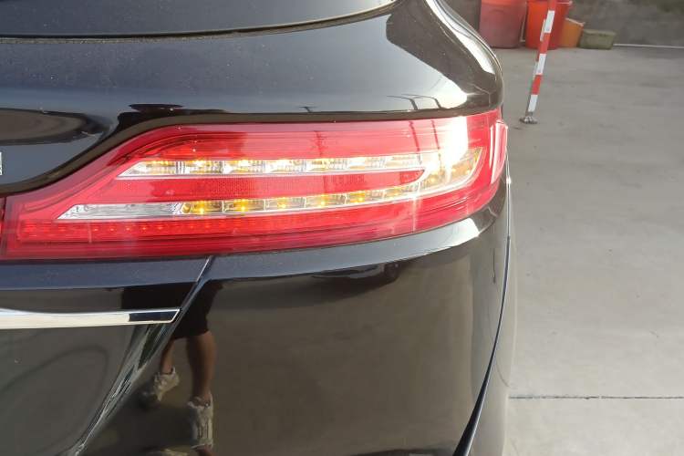Used Lincoln MKC 2019 2.0T Two-Wheel Drive Luxury Edition China VI Standard Right Rear Taillight