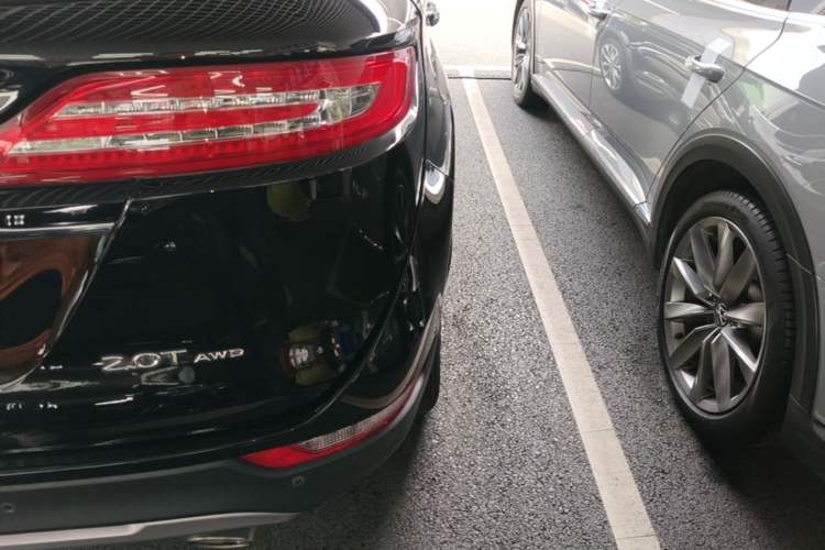 Used Lincoln MKC 2019 2.0T Four-Wheel Drive Luxury Edition China VI Standard Right Rear Taillight