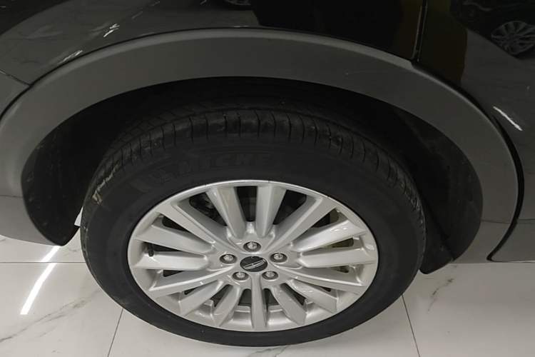 Used Lincoln MKC 2019 2.0T Two-Wheel Drive Luxury Edition China V Standard Right Rear Wheel Hub