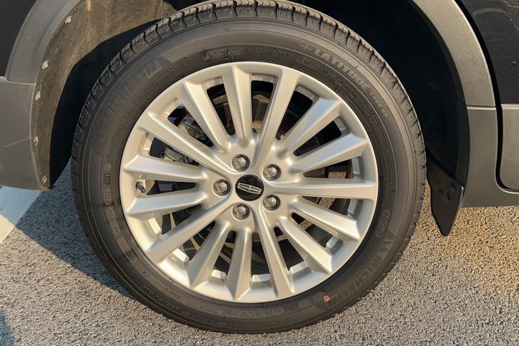 Used Lincoln MKC 2019 2.0T Two-Wheel Drive Luxury Edition China VI Standard Right Rear Wheel Hub