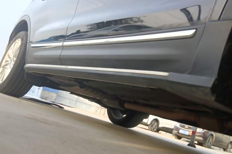 Used Lincoln MKC 2019 2.0T Two-Wheel Drive Luxury Edition China VI Standard Right Side Sill